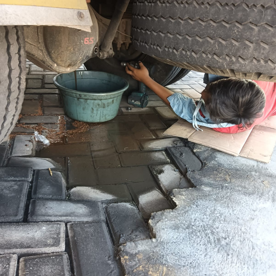Pemeliharaan / Perawatan Kendaraan Bermotor Roda 6 Ringan - depan