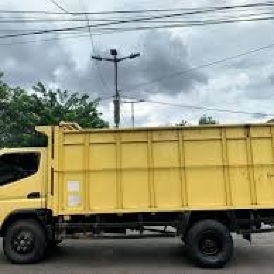 Truk Diesel - samping