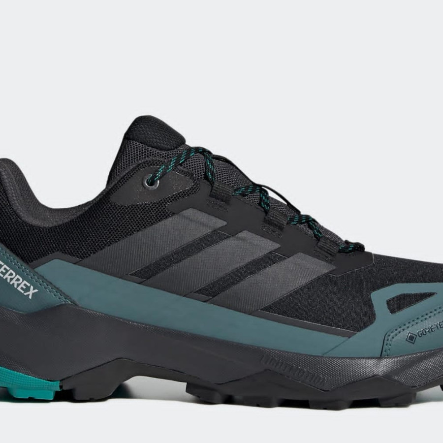 Sepatu Lapangan merk Adidas - utama