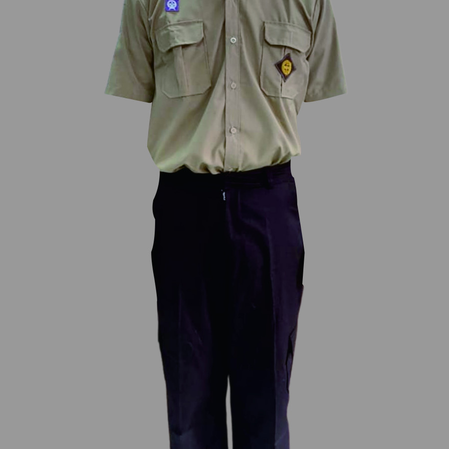 Seragam SMP Pramuka Pria Wanita - utama