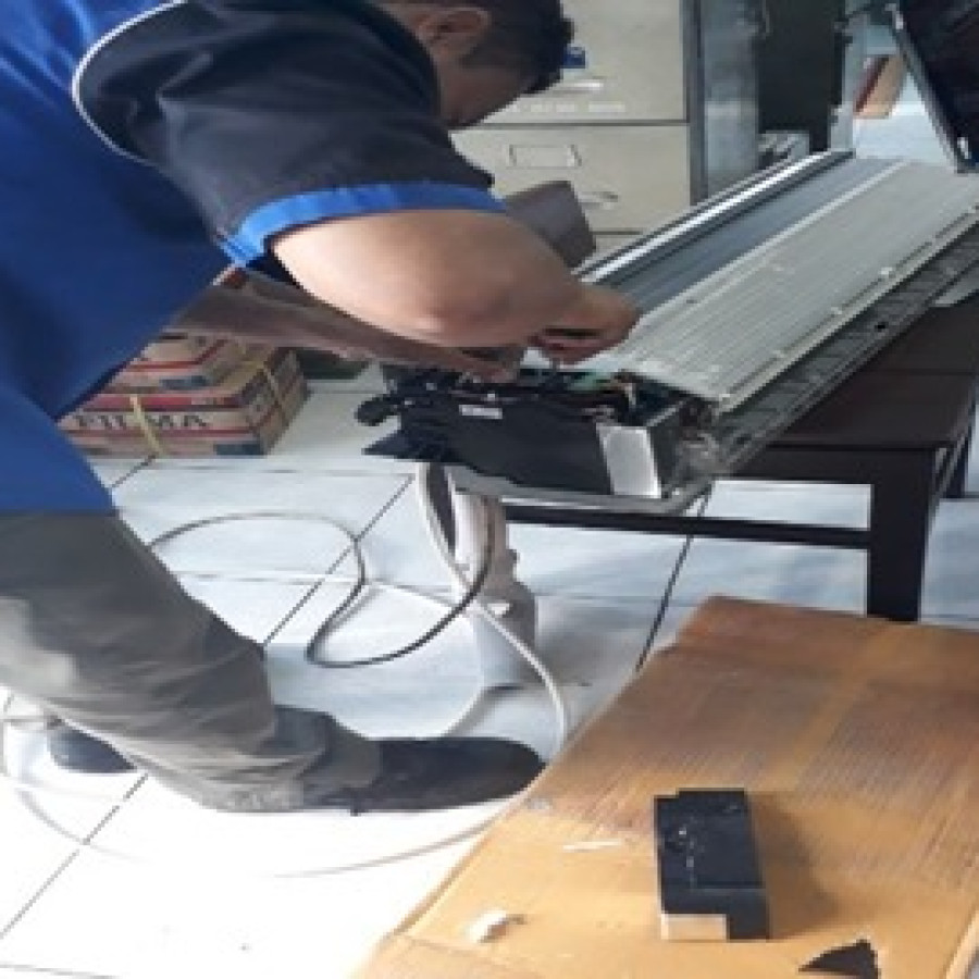 Perbaikan AC Split 2 Pk merk Panasonic - depan