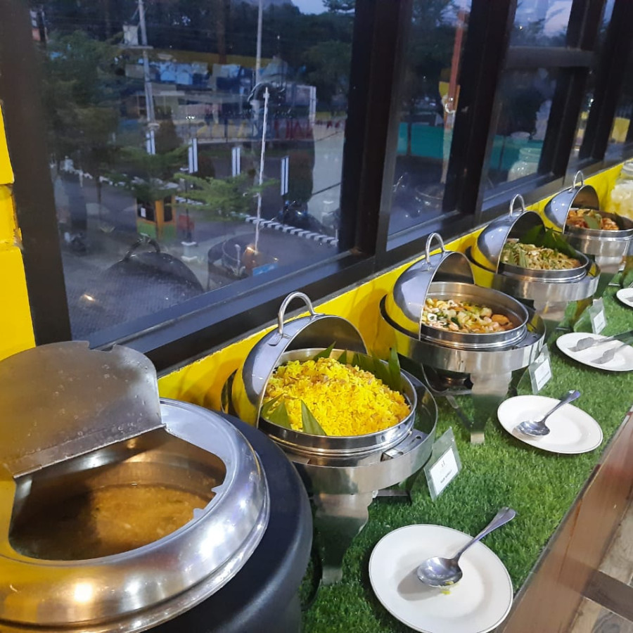 Makan A Grand Master Hotel Purwodadi - utama
