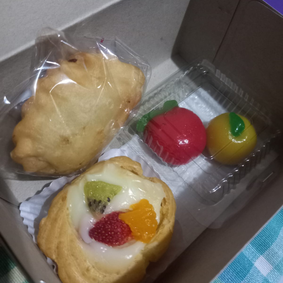 Paket snack box 3 macam - depan