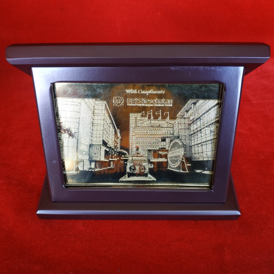 SOUVENIR PLAKAT KUNINGAN UKIRAN