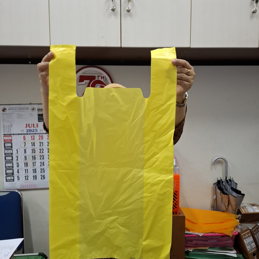 Plastik Sampah Kantong Kuning Tanggung HD. 35 cm x 60 cm x 0,035 mm