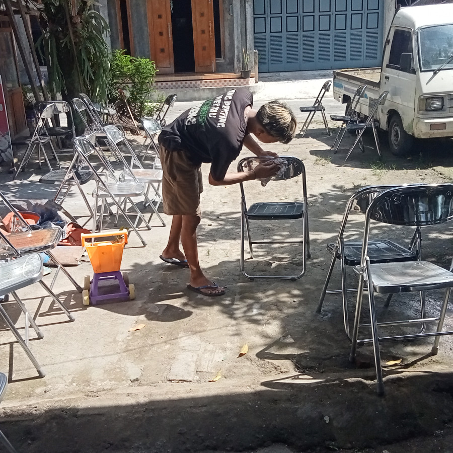 JASA PERBAIKAN KURSI LIPAT - samping