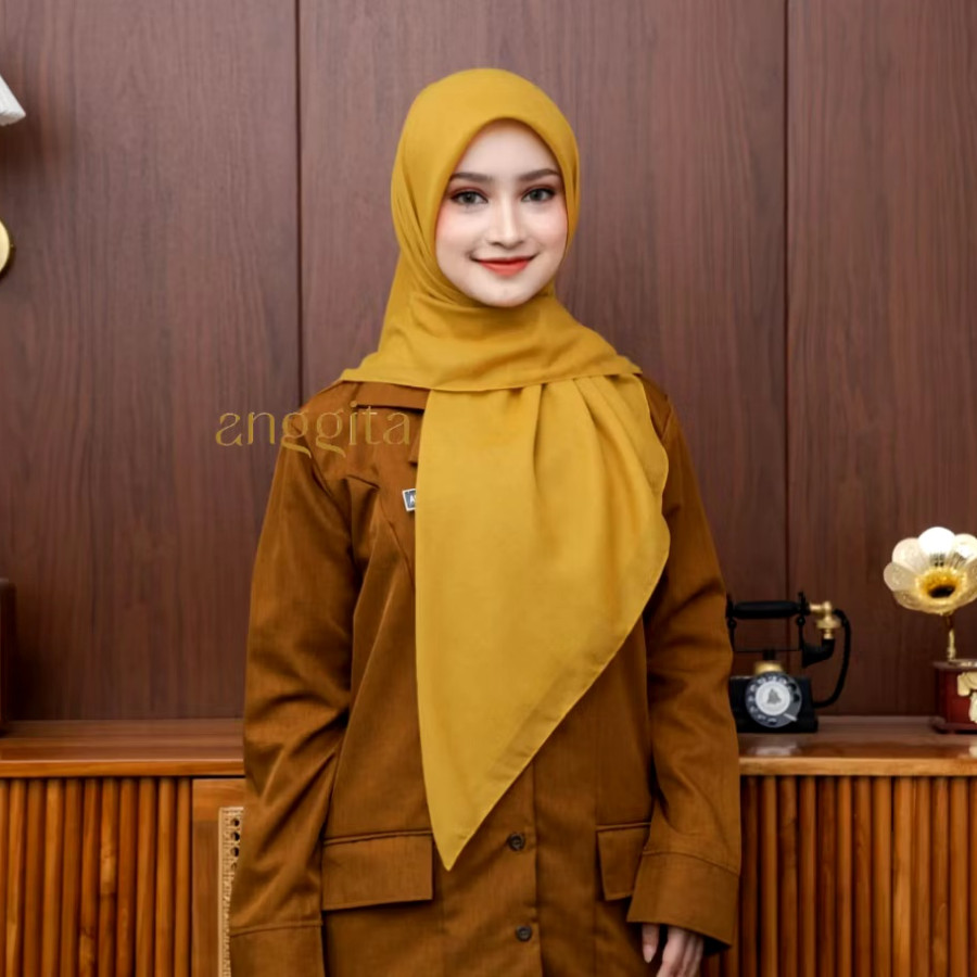 Jilbab segi empat PNS - depan