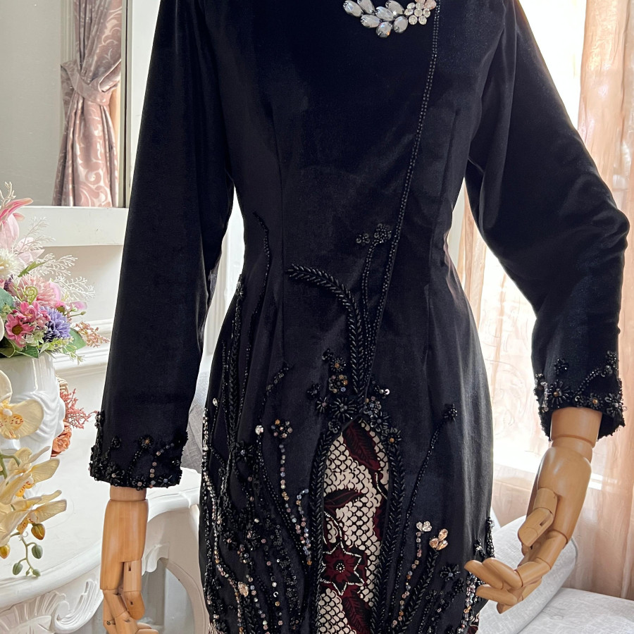 PAKAIAN ADAT DAERAH 1 SET - detail