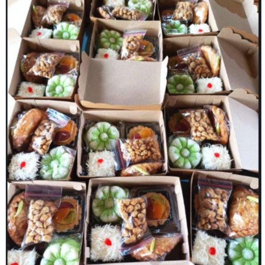 kue kotak -  Putu Ayu, Tahu Bakso, Bolu Kukus