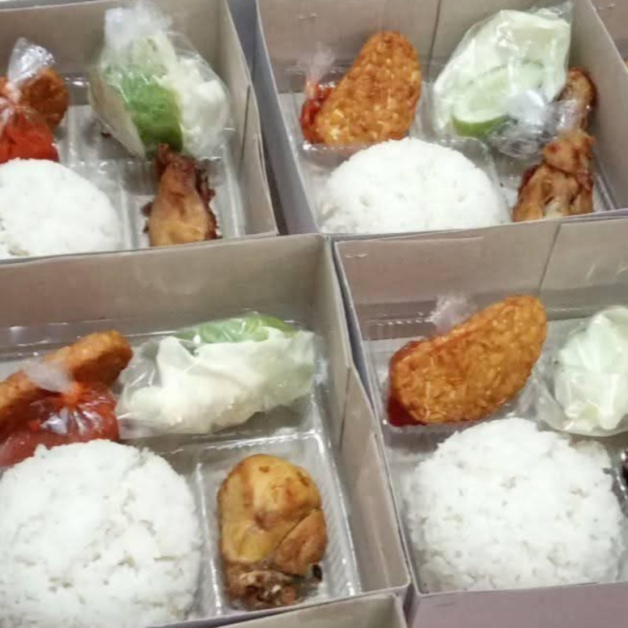 Paket nasi ayam goreng - depan