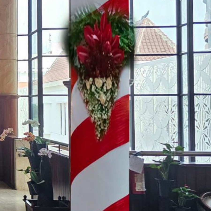 Tiang Lobby Luar dan Dalam (Rangkaian Bunga Segar Atas dan Bawah)