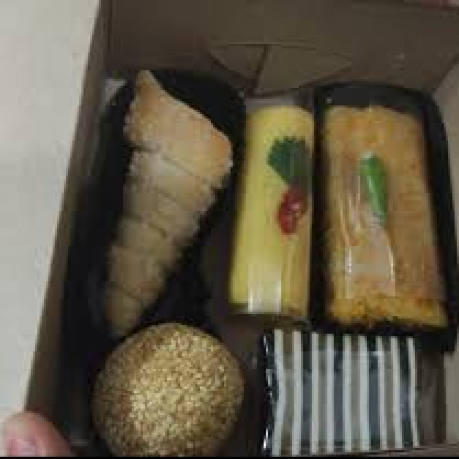 KUE/ JAJANAN KOTAK