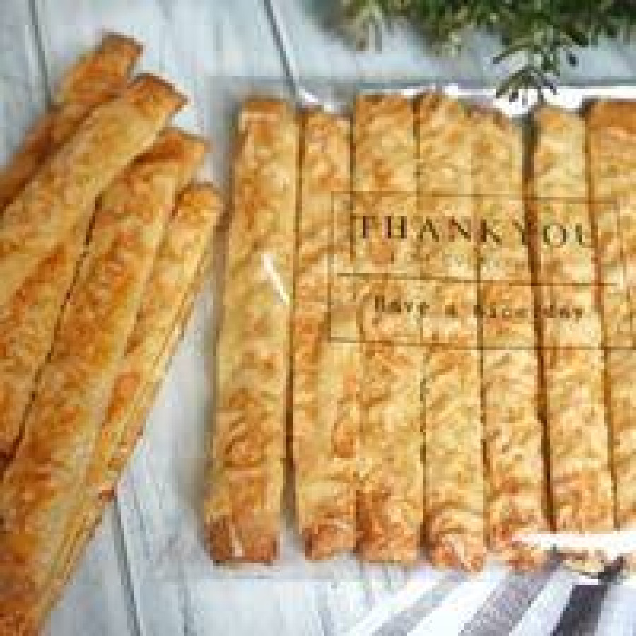 paket souvenir  susu kotak , stick susu , telur asin , abon , permen susu - depan