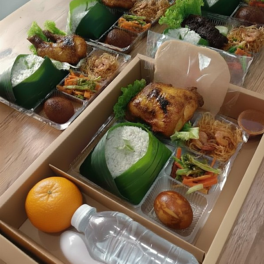 Paket Nasi dan air mineral - depan