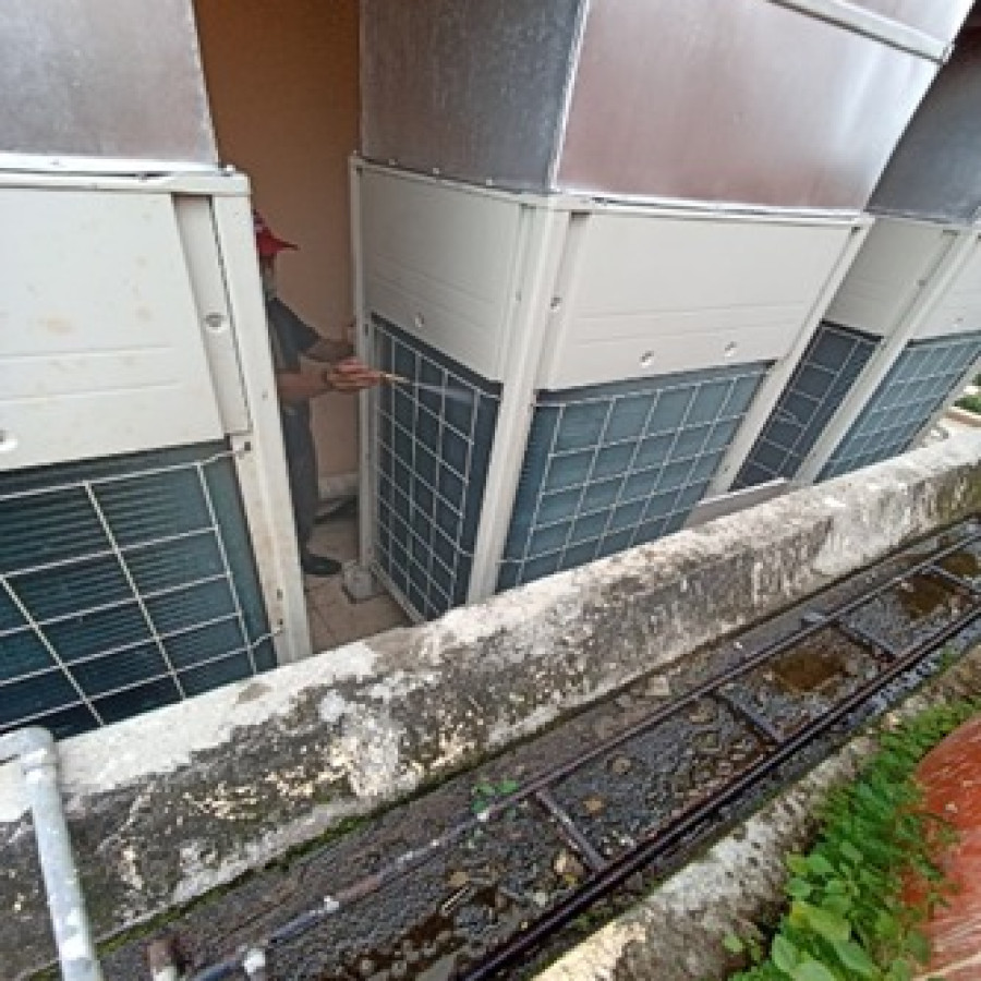 Service Cuci Unit Outdoor AC VRV - depan