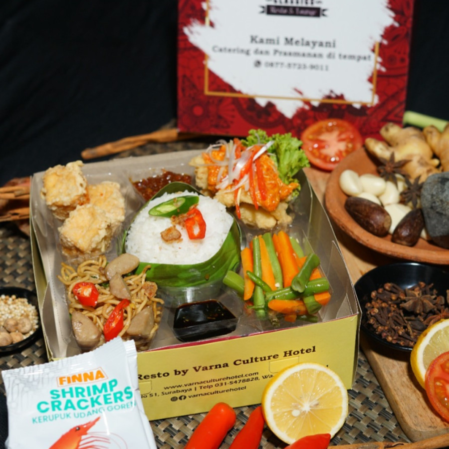 Nasi Kotak Dori Saos Singapura by Moji Catering by Varna Hotel Surabaya