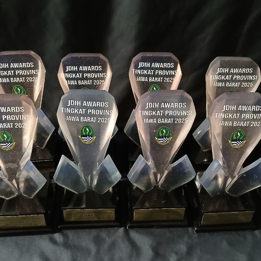 Piala Resin custom 3 sisi - utama