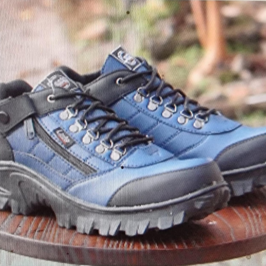 Sepatu (Safety Shoes) - depan