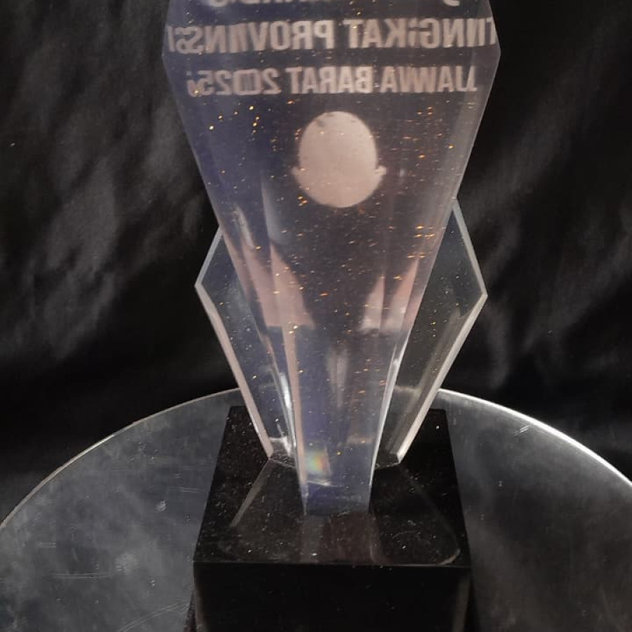 Piala Resin custom 3 sisi - detail