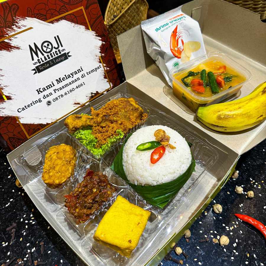 Nasi Kotak Sayur Asem & Ayam Goreng Lengkuas by Moji Catering Varna Hotel Surabaya