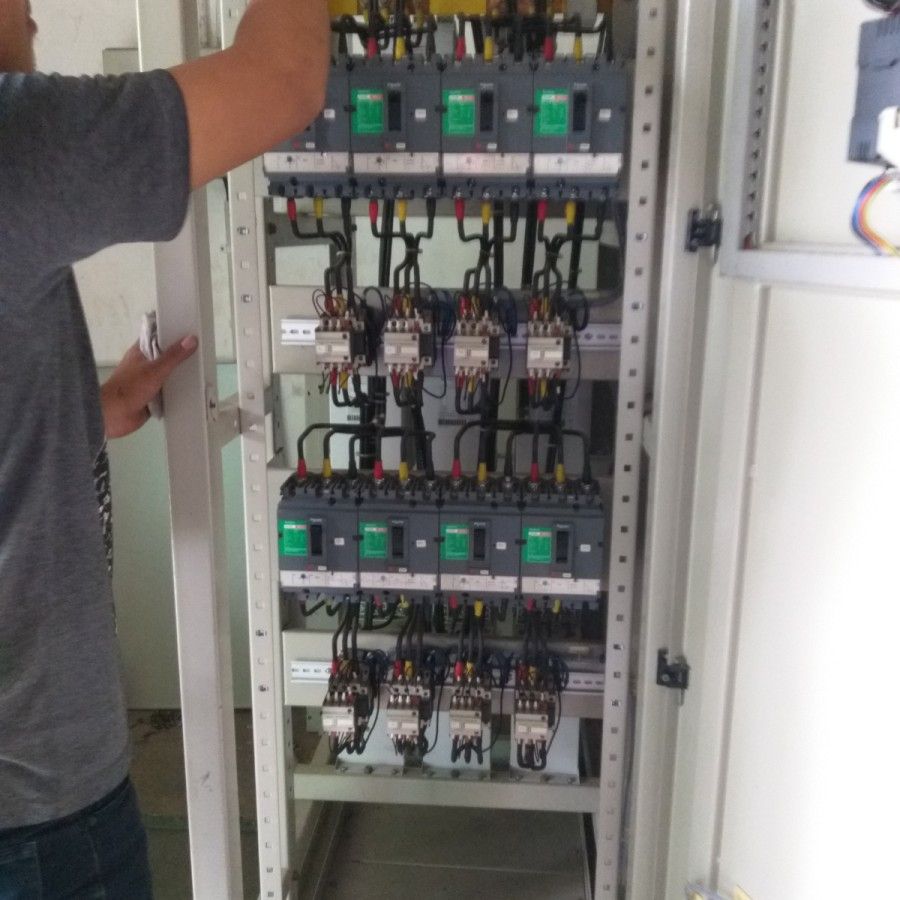 Jasa Pemeliharaan Panel Utama Tegangan Rendah ( PUTR ) 380V / 220 V / 500A - depan