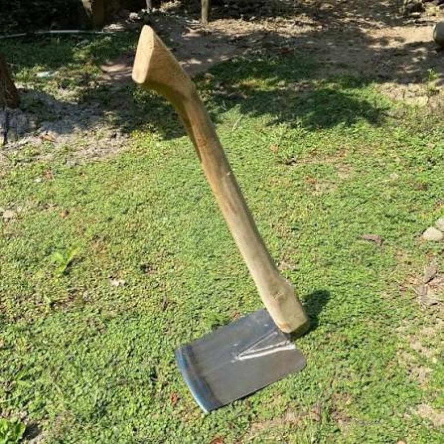 CANGKUL PERTANIAN GAGANG KAYU - utama