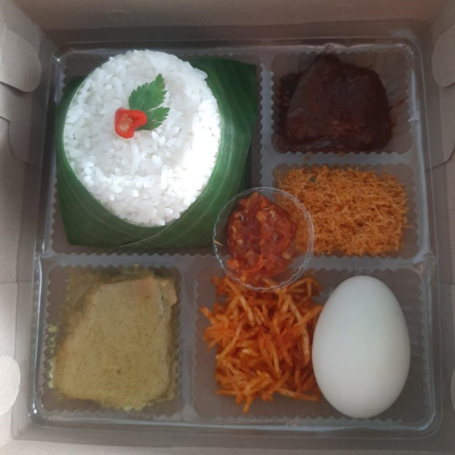 Nasi Kotak Lauk Daging + Serundeng + Telur
