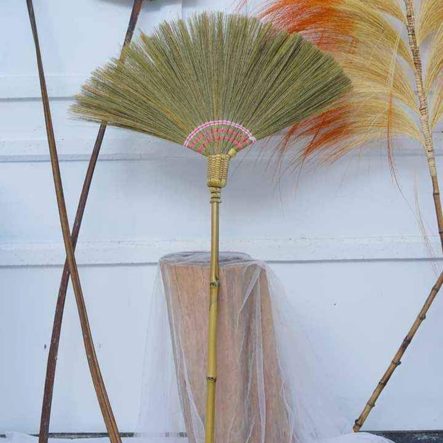 Sapu Lantai Cemara gagang bambu CENDANA