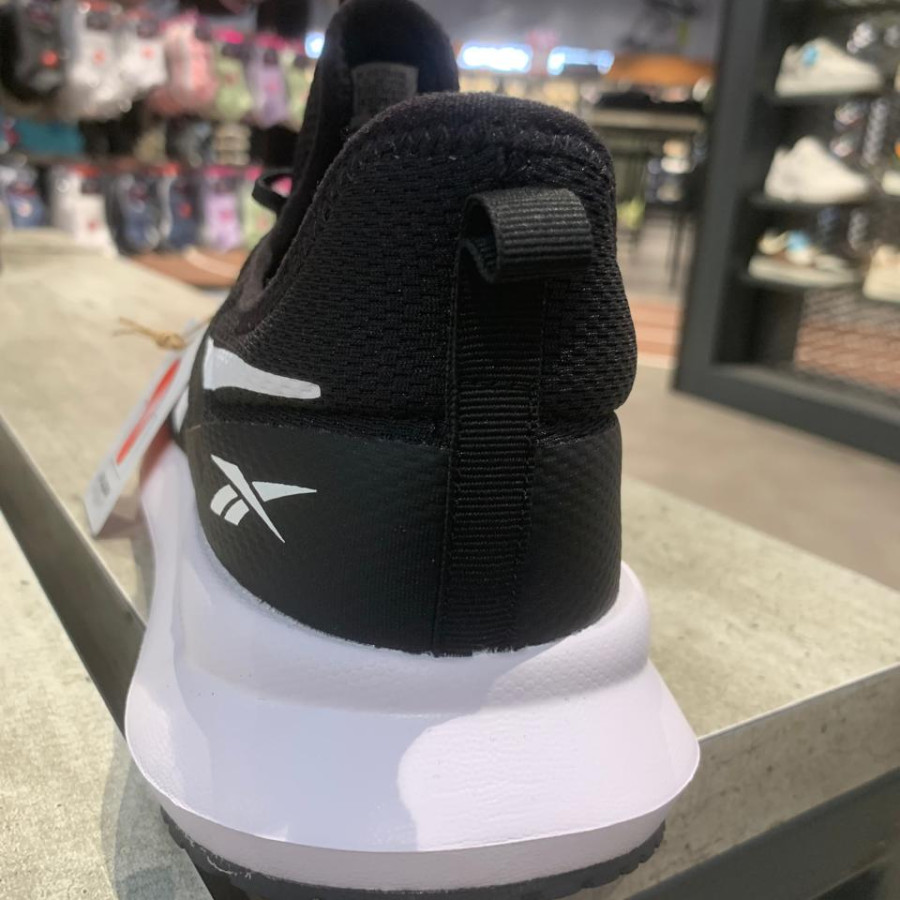 Sepatu Reebok - depan