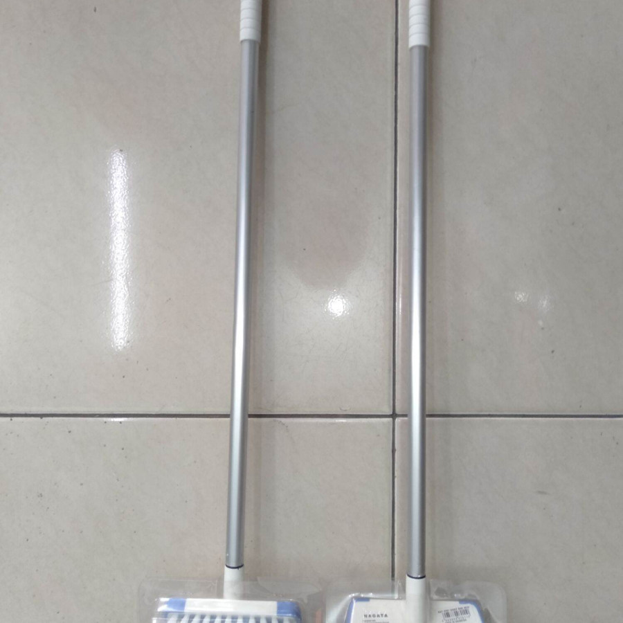 Sikat tangkai kamar mandi merk Dragon - depan