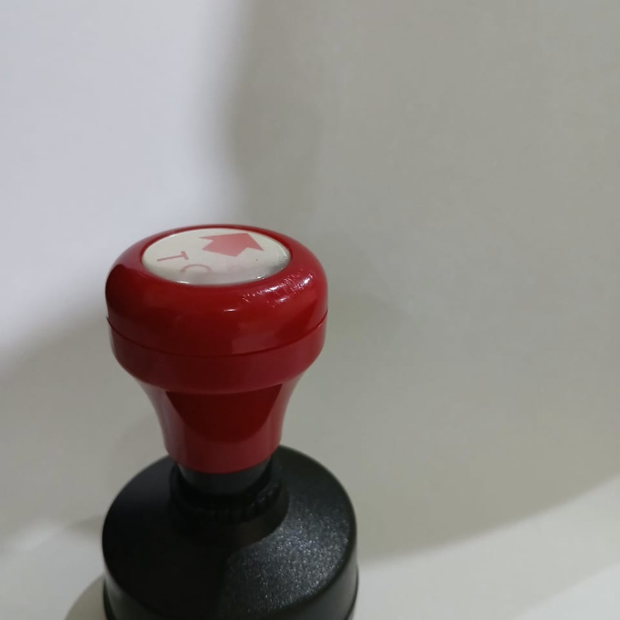 Stempel Nama Bulat Custom – Otomatis & Bisa Refill Tinta - depan