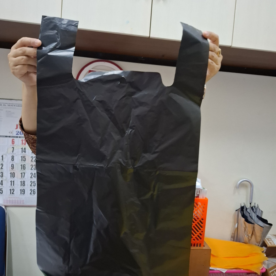 Plastik Sampah Kantong Hitam Tanggung HD. 35 cm x 60 cm x 0,035 mm