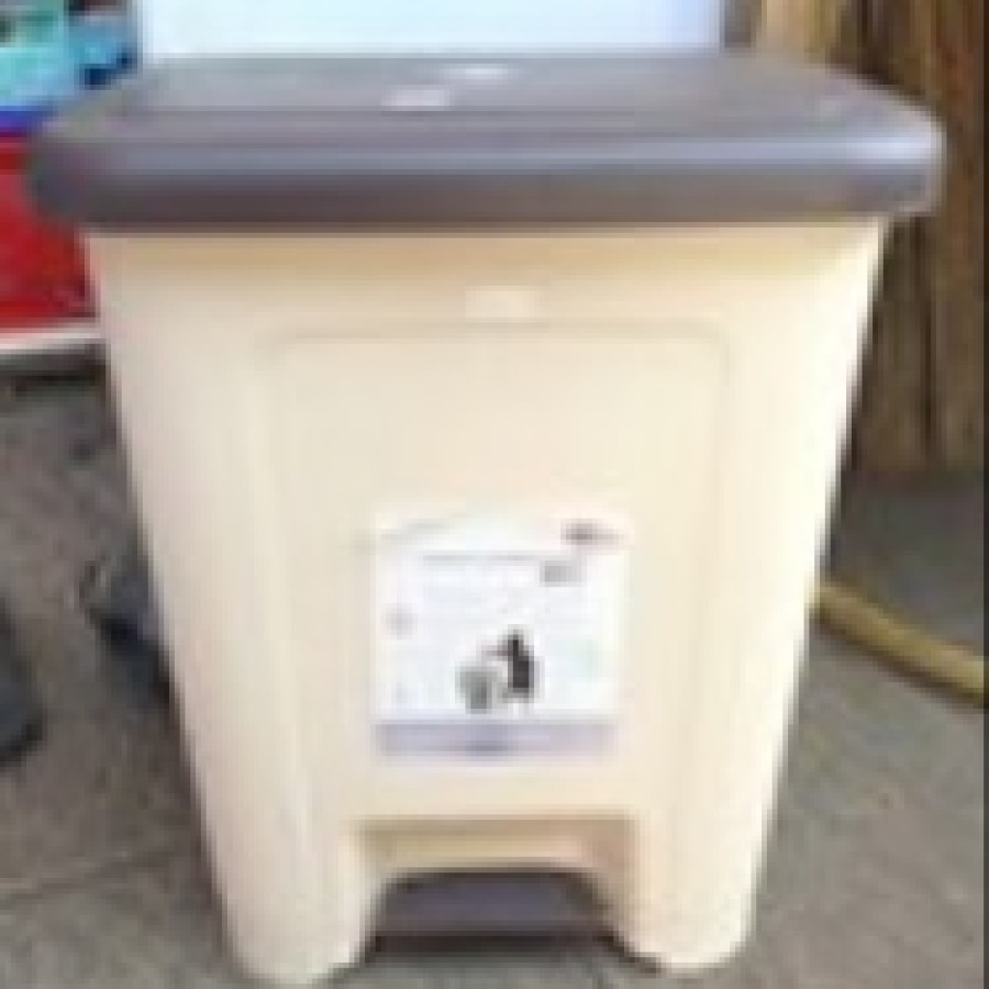 tempat sampah - depan