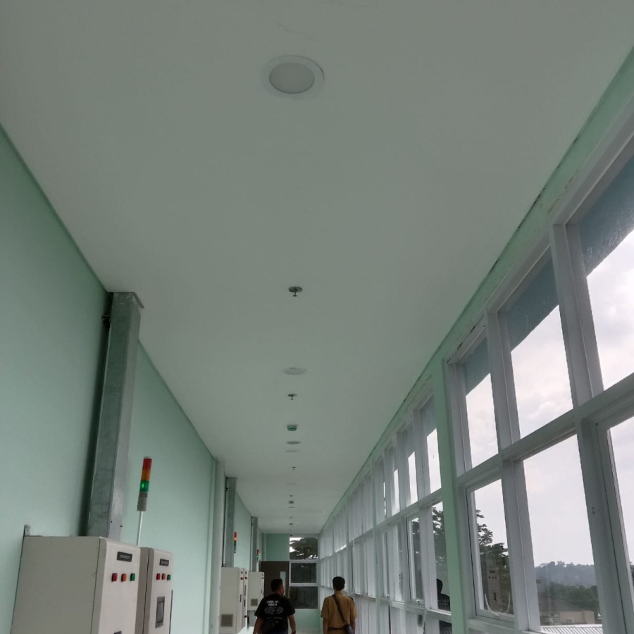 PEMELIHARAAN LOBI / KORIDOR TANGGA UTAMA, RUANG DOKTER DAN PERAWAT, TANGGA DEPAN DAN BELAKANG - depan