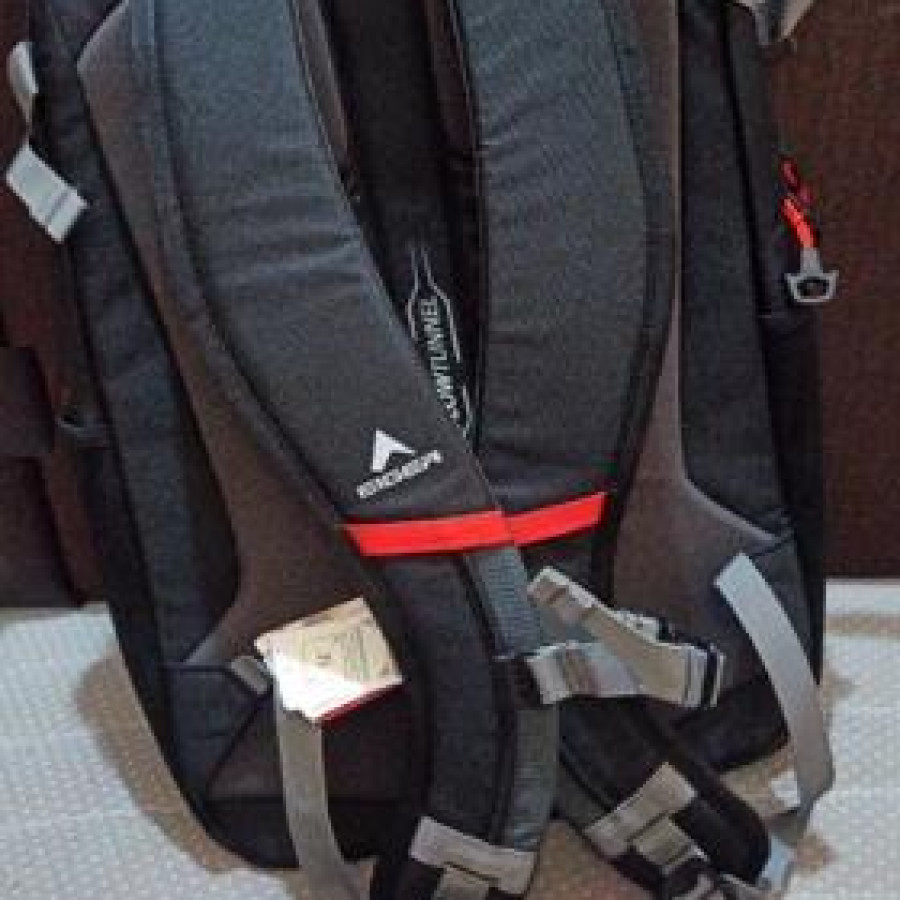 Tas Ransel Eiger kapasitas 20 l - depan