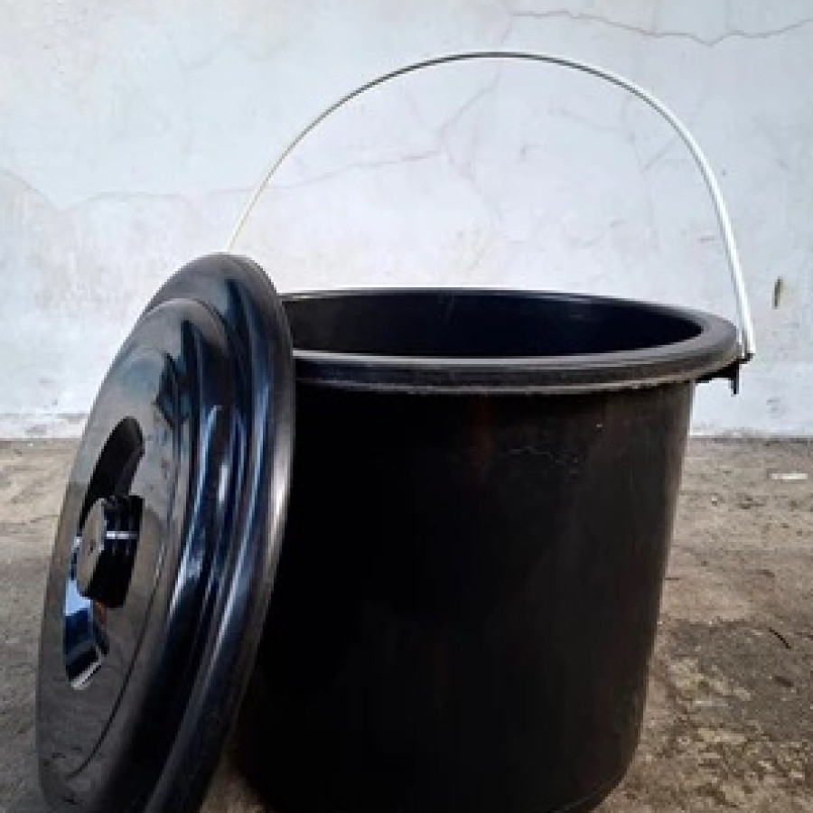 Ember / Timba Plastik 12 Liter - utama