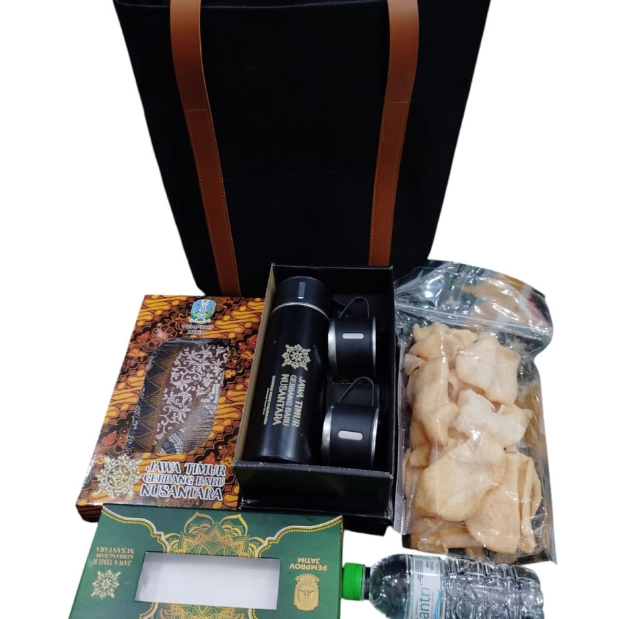 Souvenir/Cenderamata berupa Tas Souvenir beserta Isinya