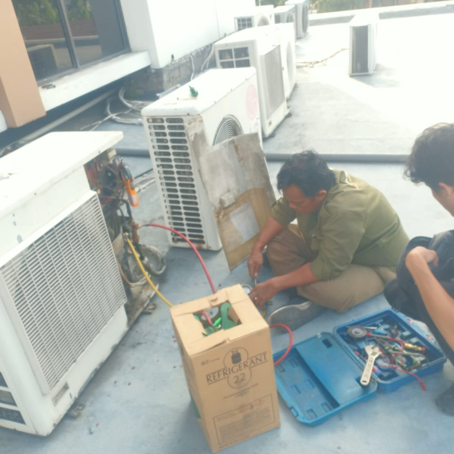 Pengisian Freon R 22 AC Standing