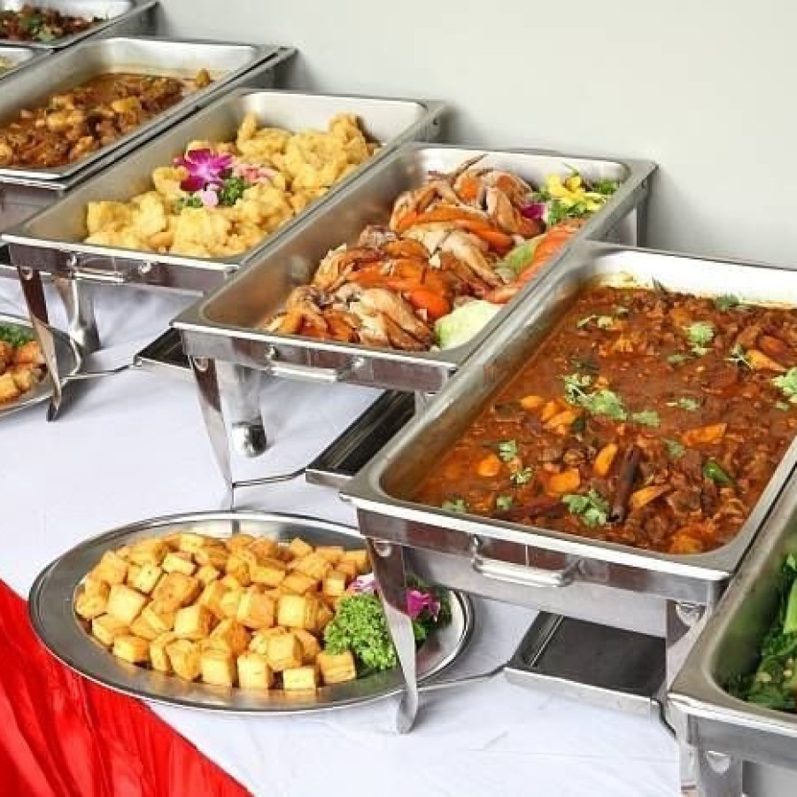 Makan Prasmanan - samping