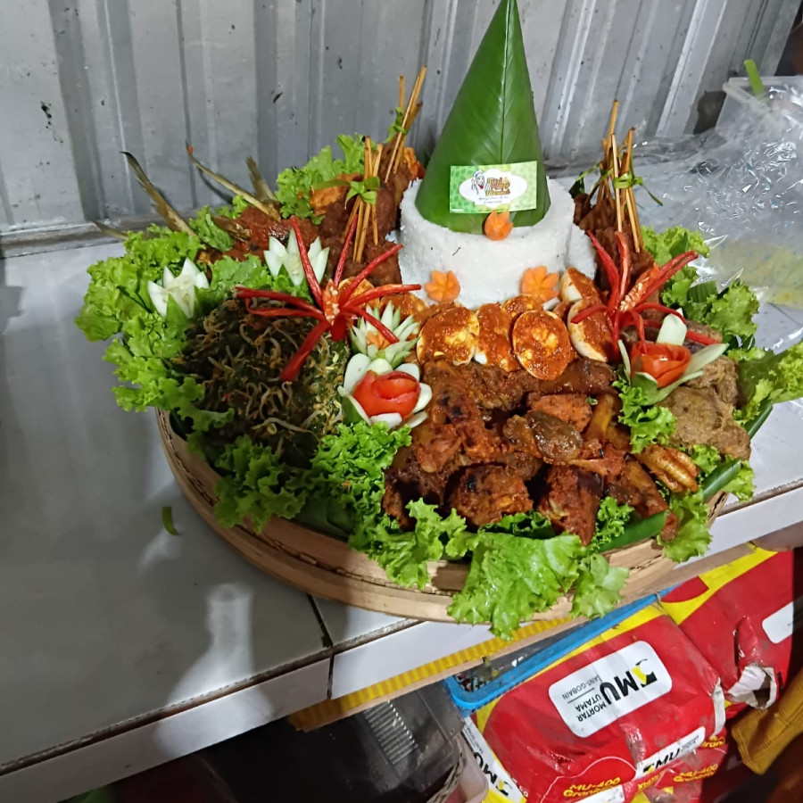 Tumpeng tradisional - depan