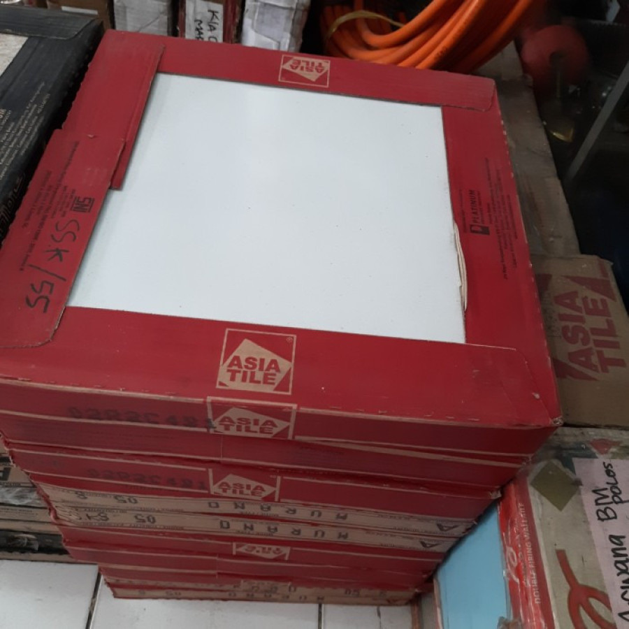 KERAMIK LANTAI