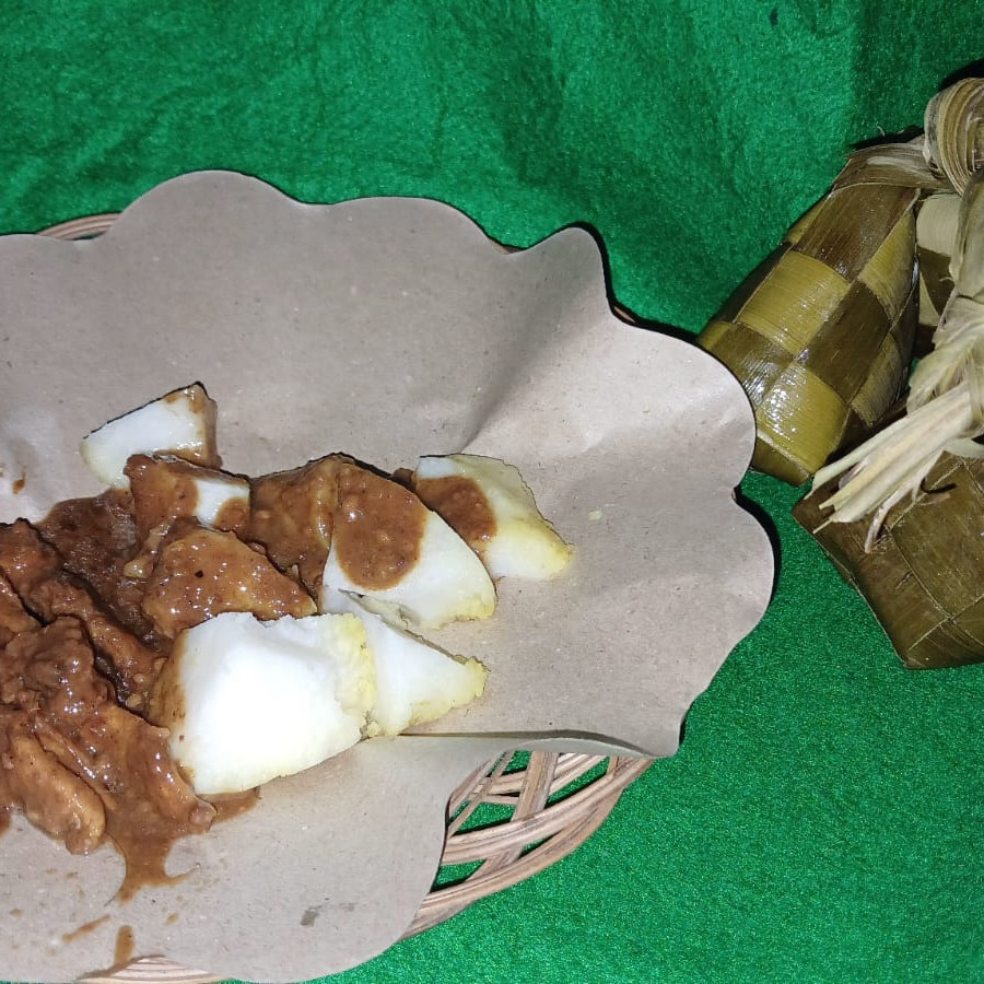 sate lontong/kupat - samping
