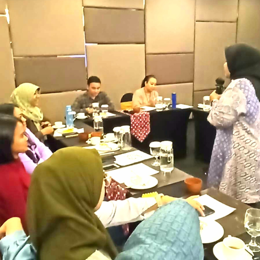 PELATIHAN SERVICE EXCELLENCE UNTUK TENAGA KESEHATAN - samping