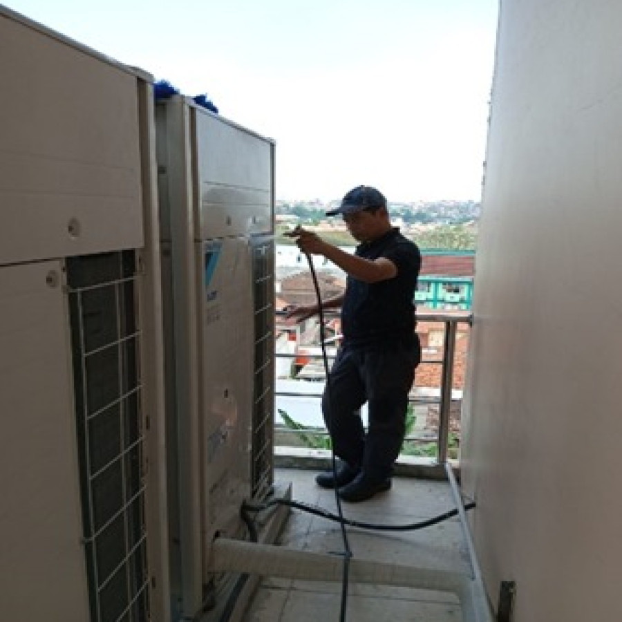 Service Cuci Unit Outdoor AC VRV - samping