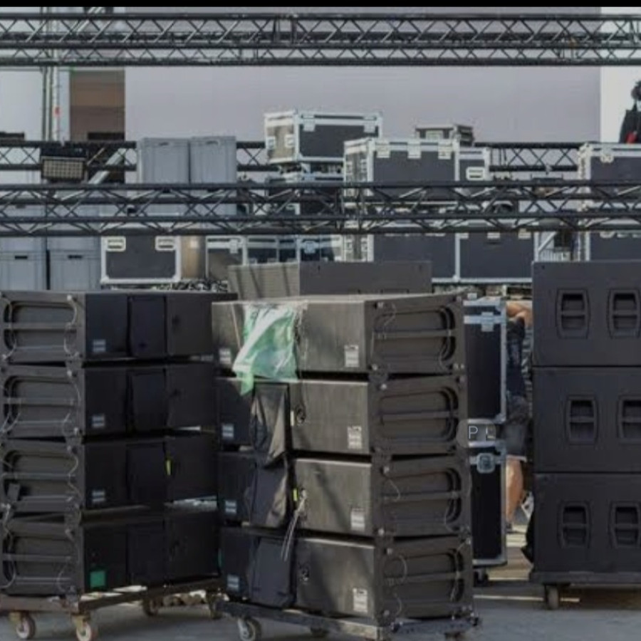 Peralatan Sound System untuk pertunjukan atau konser - utama