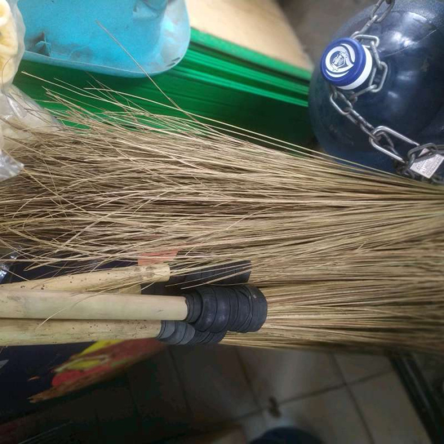 [APK] Sapu lidi dengan gagang - samping
