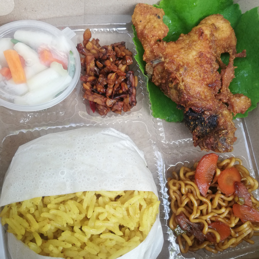 Nasi kotak untuk konsumsi acara - depan